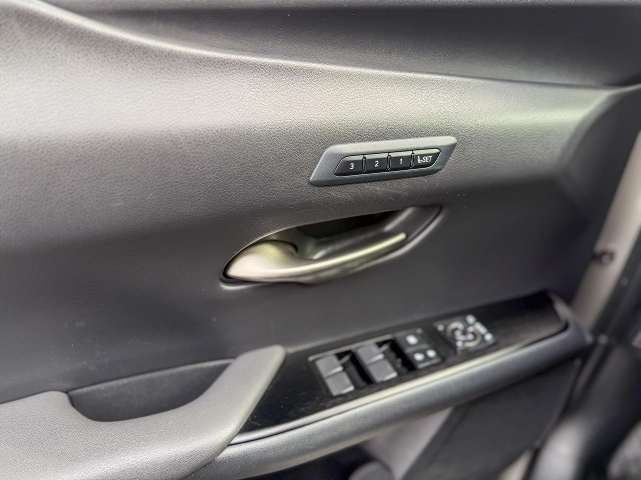 2019 Lexus UX UX 250H/HYBRID-LUXURY/NAVI/HUD/BSM/ACC/LDA/ROOF Photo