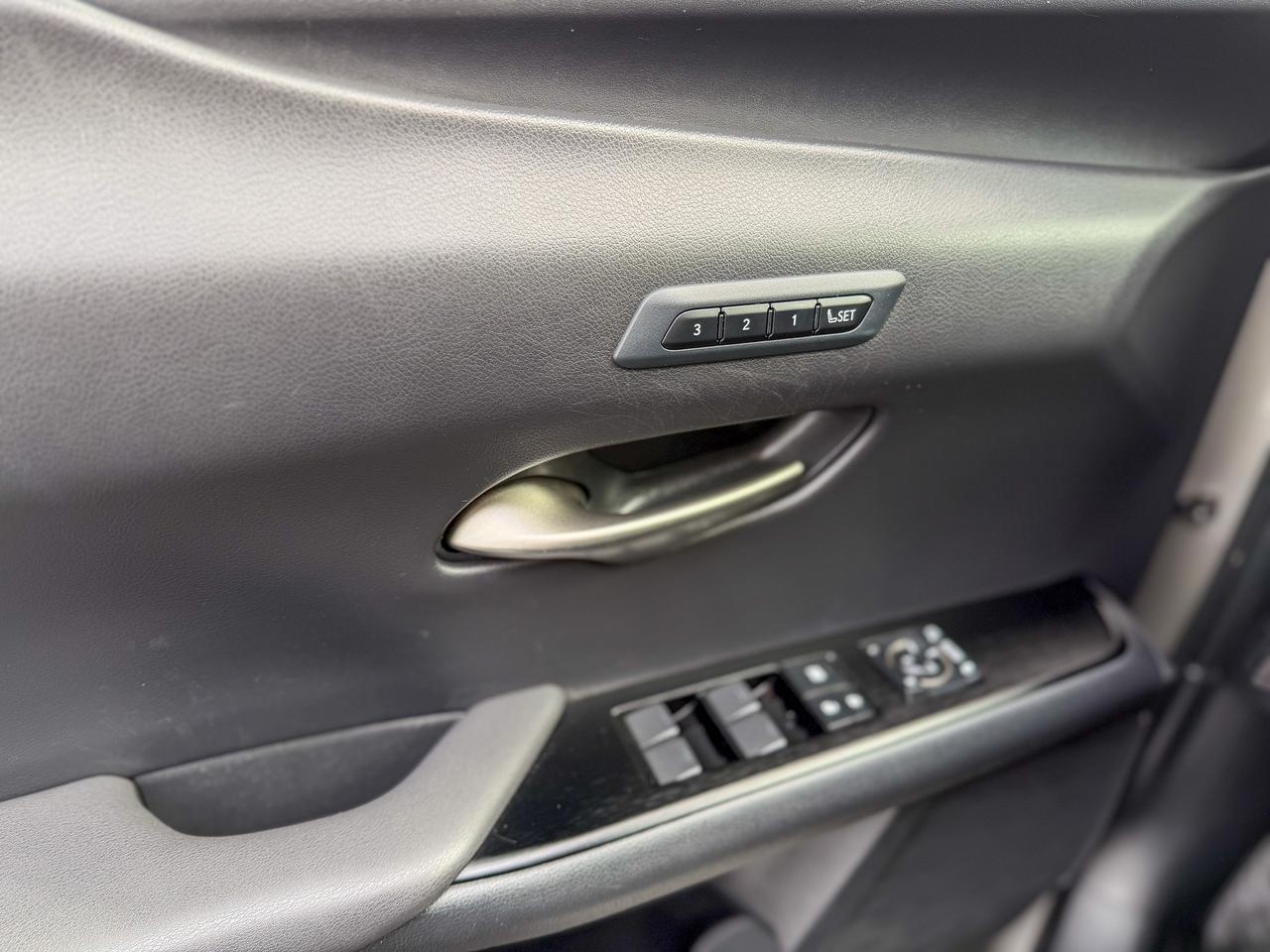 2019 Lexus UX UX 250H/HYBRID-LUXURY/NAVI/HUD/BSM/ACC/LDA/ROOF Photo