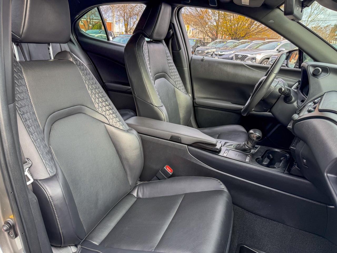 2019 Lexus UX UX 250H/HYBRID-LUXURY/NAVI/HUD/BSM/ACC/LDA/ROOF Photo