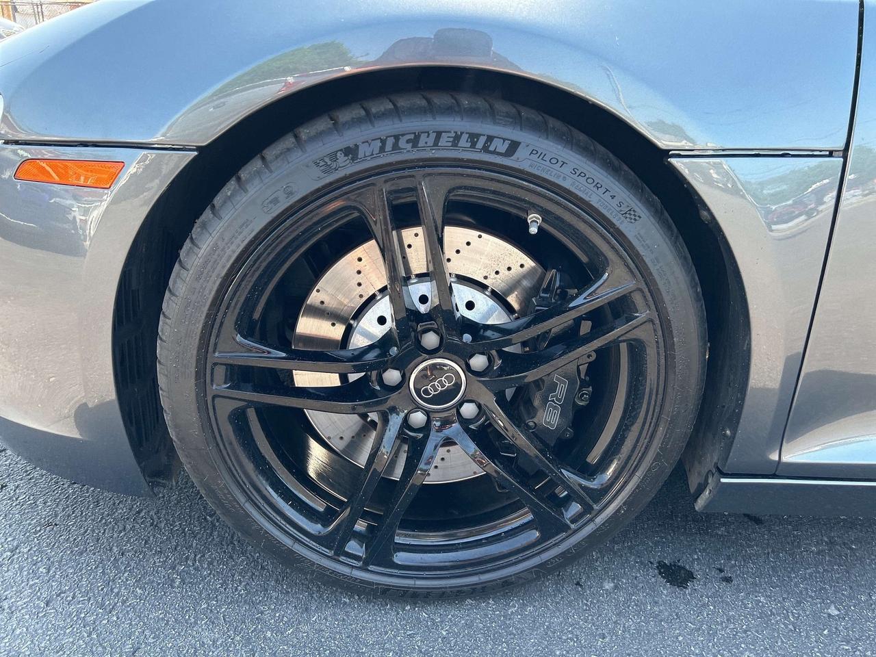 2011 Audi R8 2dr Conv Manual quattro Spyder 4.2L Photo