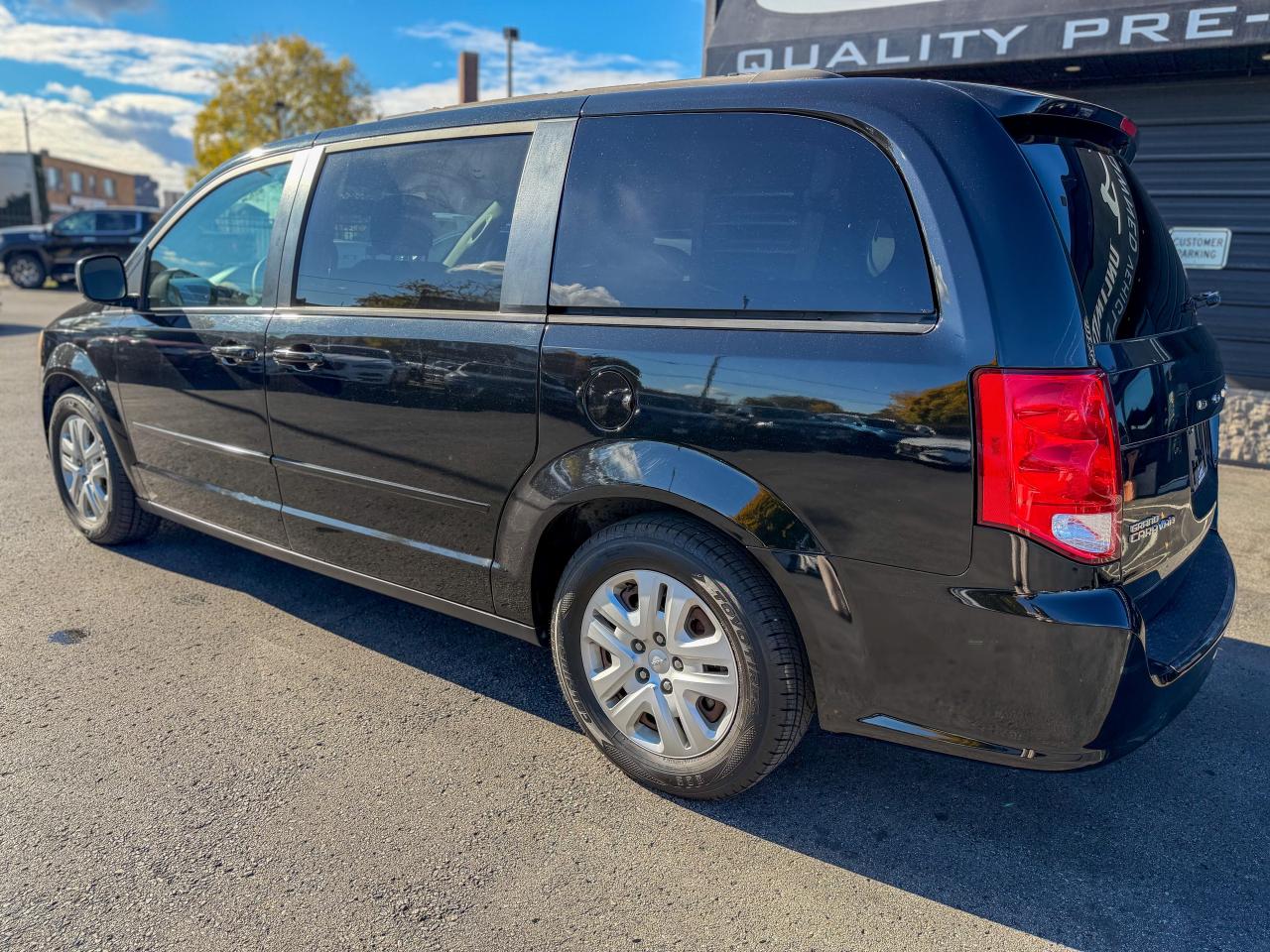 2014 Dodge Grand Caravan SXT/LOW KM/ECON/ONE OWNER/FULL SERVICE RECORDS Photo