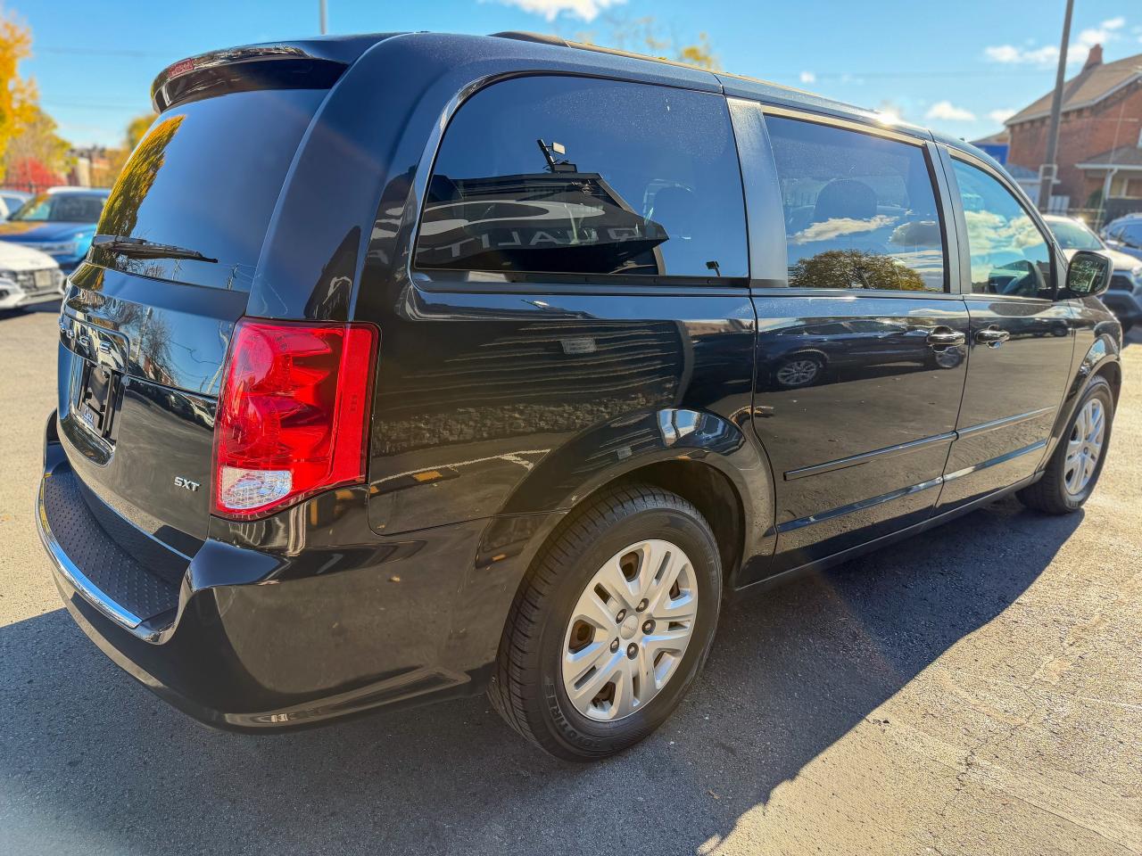 2014 Dodge Grand Caravan SXT/LOW KM/ECON/ONE OWNER/FULL SERVICE RECORDS Photo