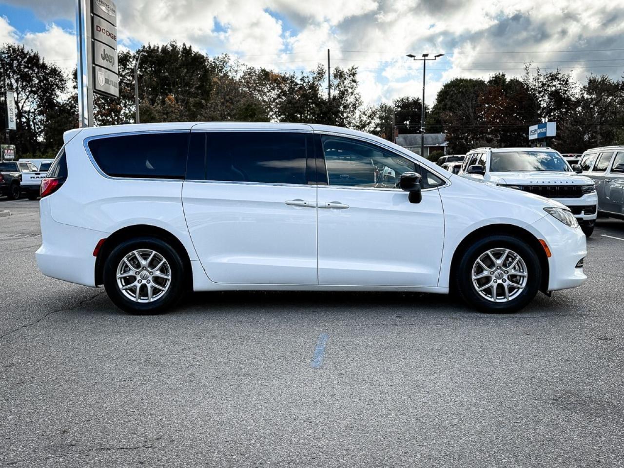 2024 Chrysler Grand Caravan SXT   PWR DOORS   HEATED SEATS   REMOTE START   CA Photo3