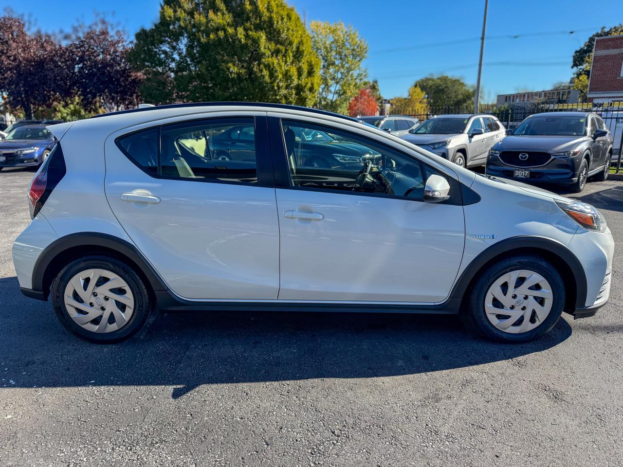 2018 Toyota Prius c HYBRID/CAMERA/ADAPTIVE CRUISE CONTROL/LANE ASSIST Photo