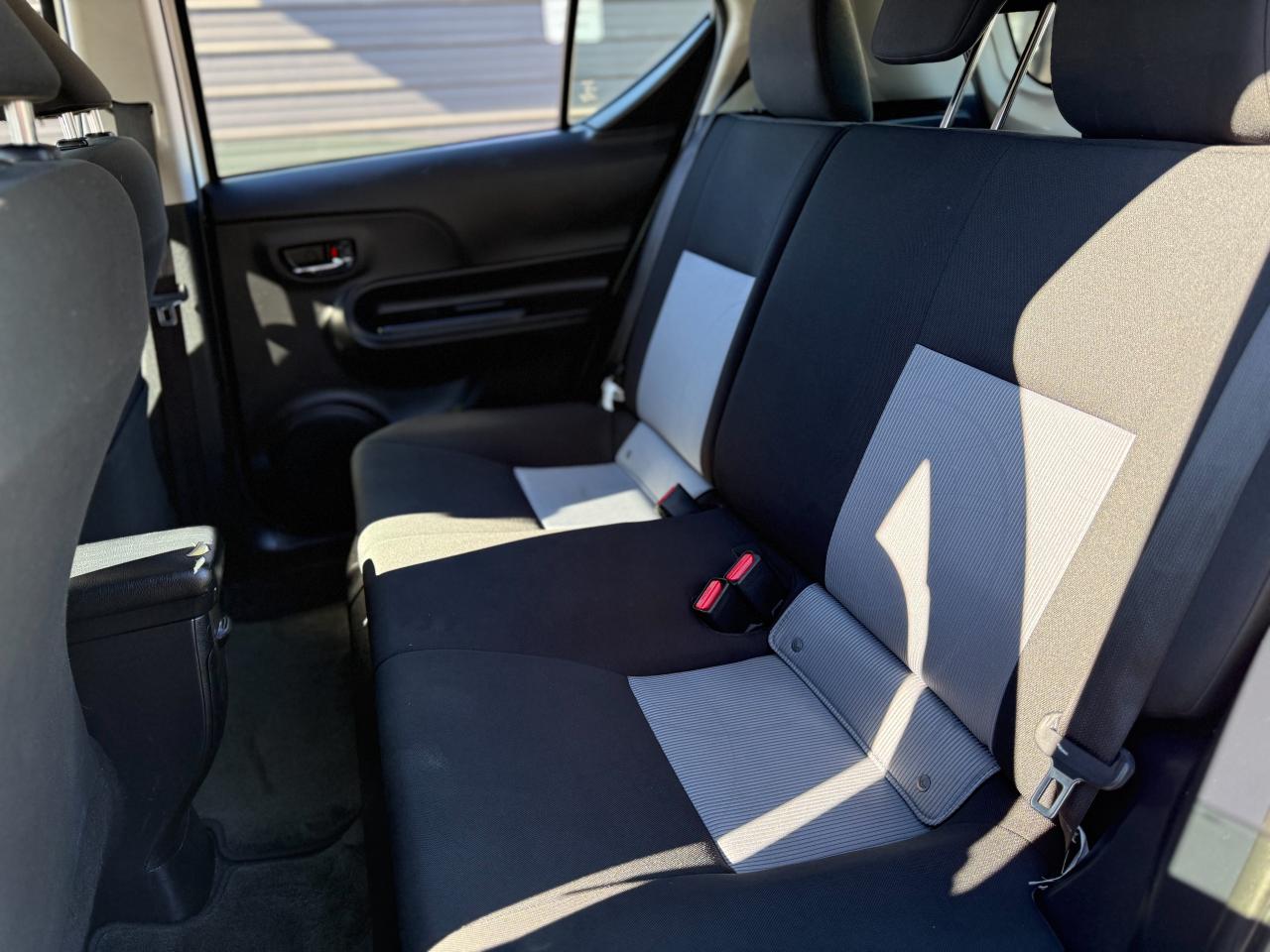 2018 Toyota Prius c HYBRID/CAMERA/ADAPTIVE CRUISE CONTROL/LANE ASSIST Photo