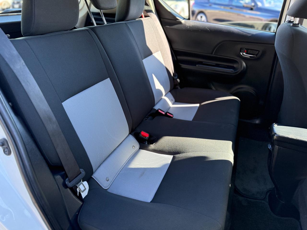 2018 Toyota Prius c HYBRID/CAMERA/ADAPTIVE CRUISE CONTROL/LANE ASSIST Photo