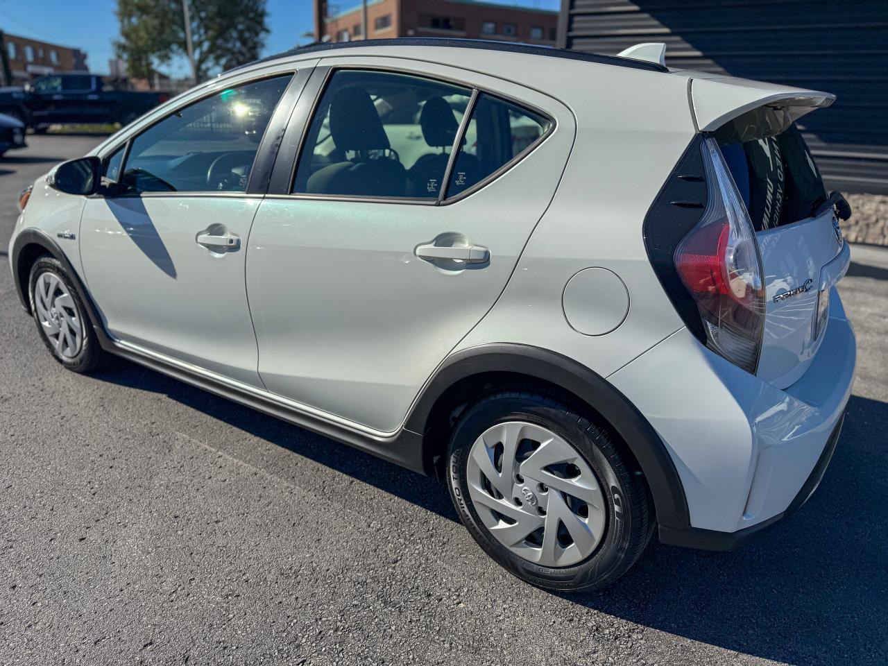 2018 Toyota Prius c HYBRID/CAMERA/ADAPTIVE CRUISE CONTROL/LANE ASSIST Photo