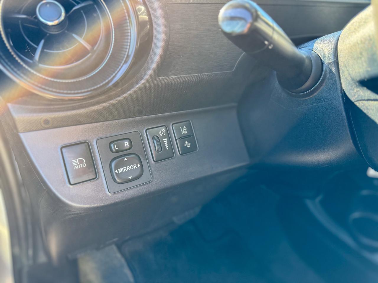 2018 Toyota Prius c HYBRID/CAMERA/ADAPTIVE CRUISE CONTROL/LANE ASSIST Photo