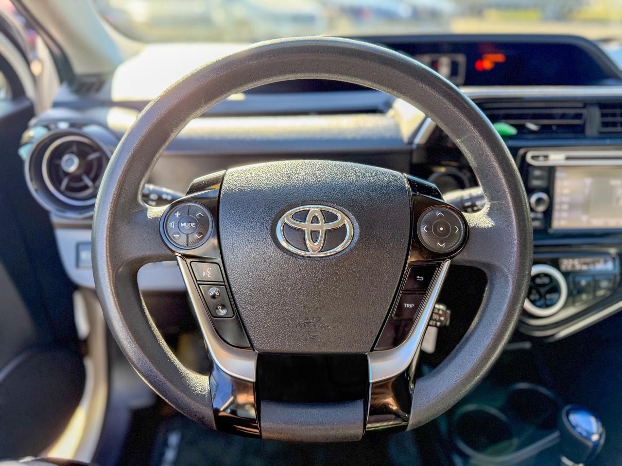 2018 Toyota Prius c HYBRID/CAMERA/ADAPTIVE CRUISE CONTROL/LANE ASSIST Photo