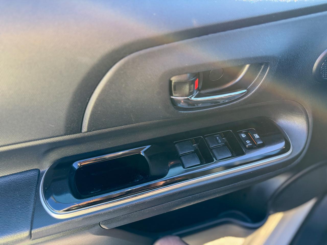 2018 Toyota Prius c HYBRID/CAMERA/ADAPTIVE CRUISE CONTROL/LANE ASSIST Photo