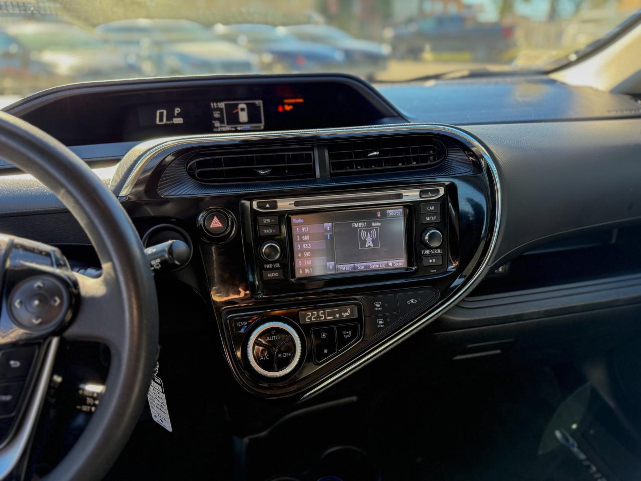 2018 Toyota Prius c HYBRID/CAMERA/ADAPTIVE CRUISE CONTROL/LANE ASSIST Photo