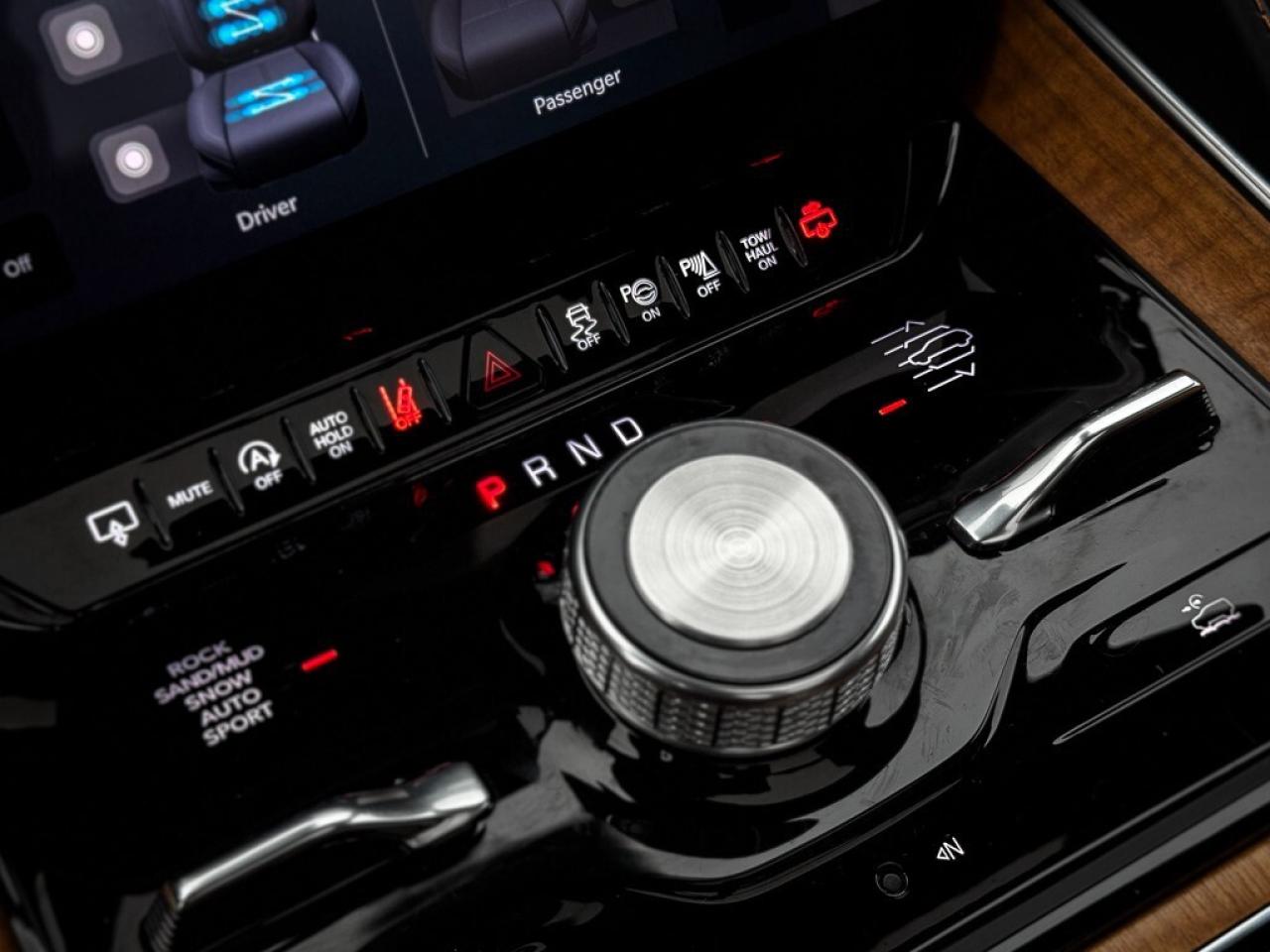 2023 Jeep Grand Wagoneer L Series III   SERIES 3   PANO ROOF   PASS DISPLAY Photo