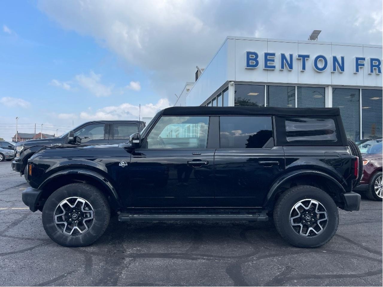 2022 Ford Bronco OUTERBANKS 4X4 2.3L 4DR HIGH PKG SOFT TOP 360 CAM Photo