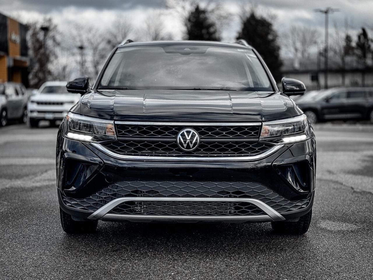 2024 Volkswagen Taos Comfortline   PANO ROOF   HEATED SEATS   CARPLAY Photo