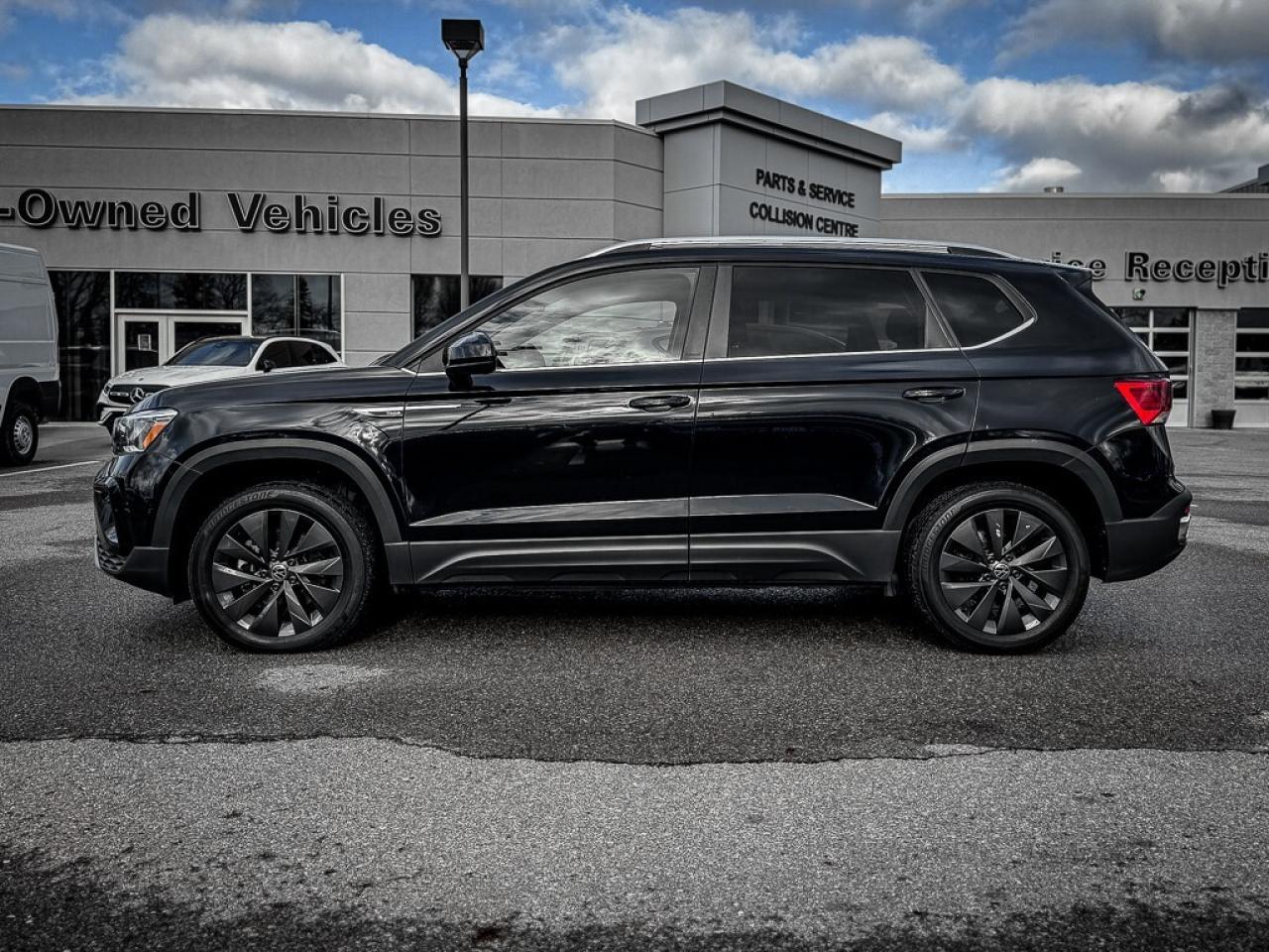 2024 Volkswagen Taos Comfortline   PANO ROOF   HEATED SEATS   CARPLAY Photo