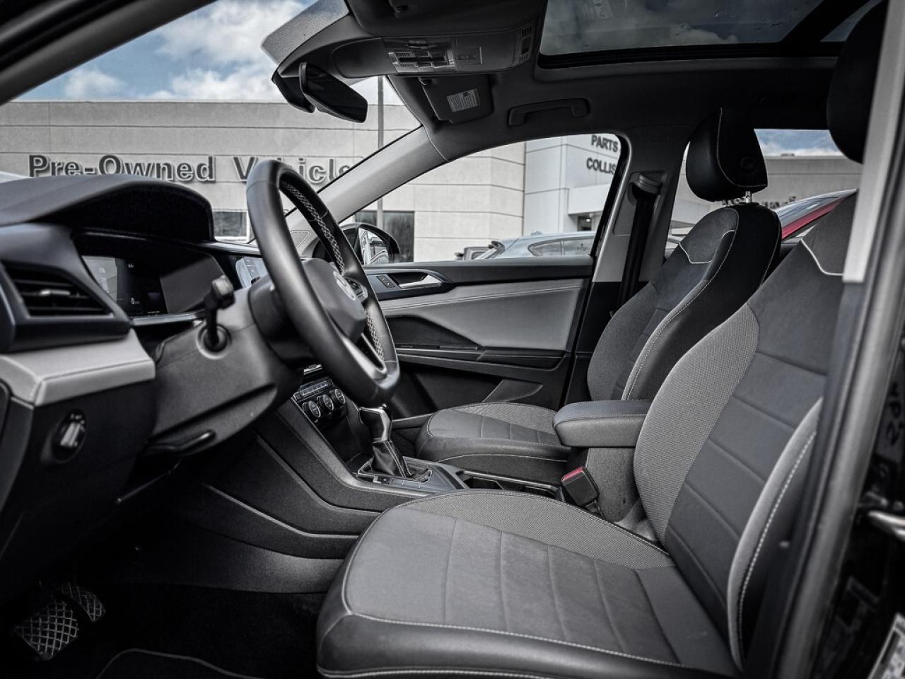 2024 Volkswagen Taos Comfortline   PANO ROOF   HEATED SEATS   CARPLAY Photo