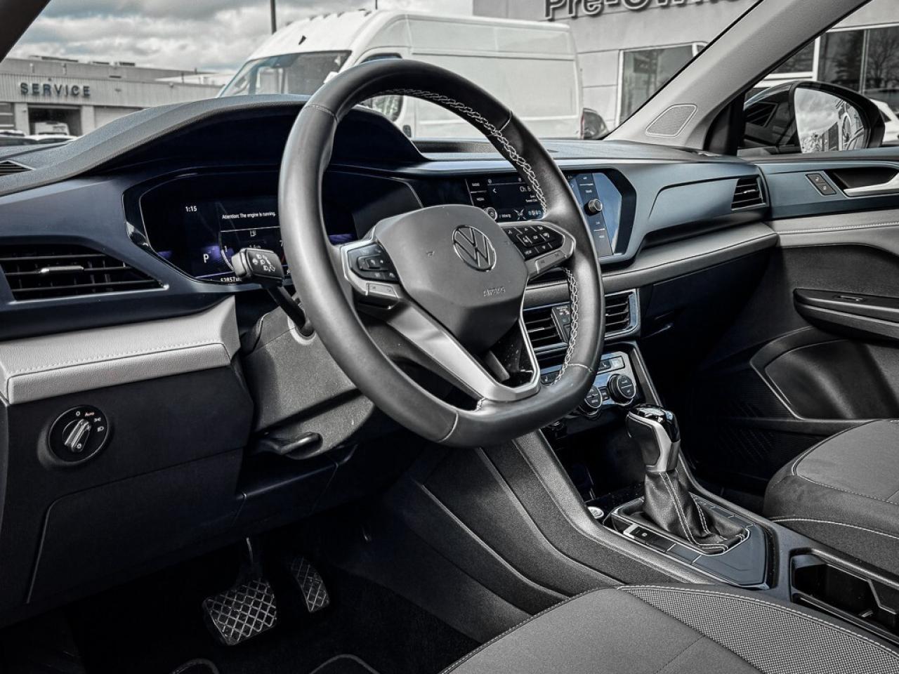 2024 Volkswagen Taos Comfortline   PANO ROOF   HEATED SEATS   CARPLAY Photo