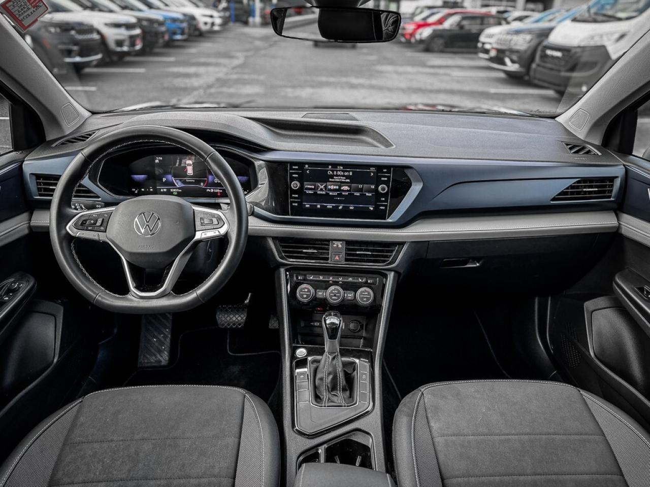 2024 Volkswagen Taos Comfortline   PANO ROOF   HEATED SEATS   CARPLAY Photo