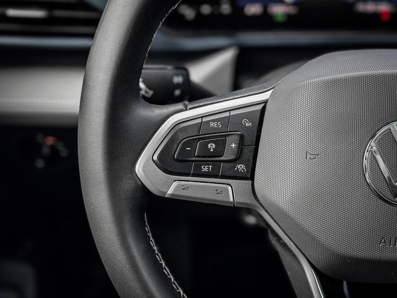 2024 Volkswagen Taos Comfortline   PANO ROOF   HEATED SEATS   CARPLAY Photo