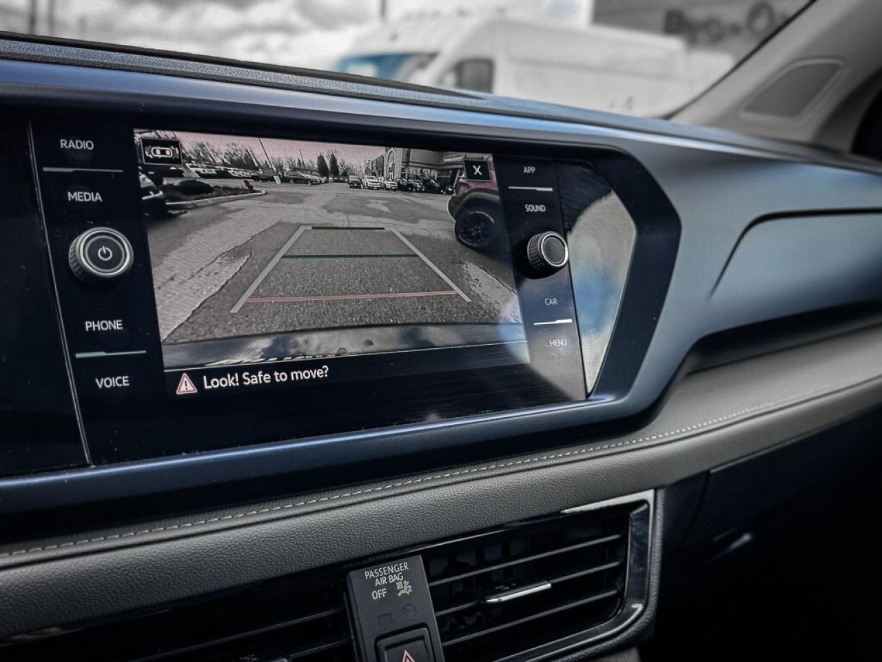 2024 Volkswagen Taos Comfortline   PANO ROOF   HEATED SEATS   CARPLAY Photo