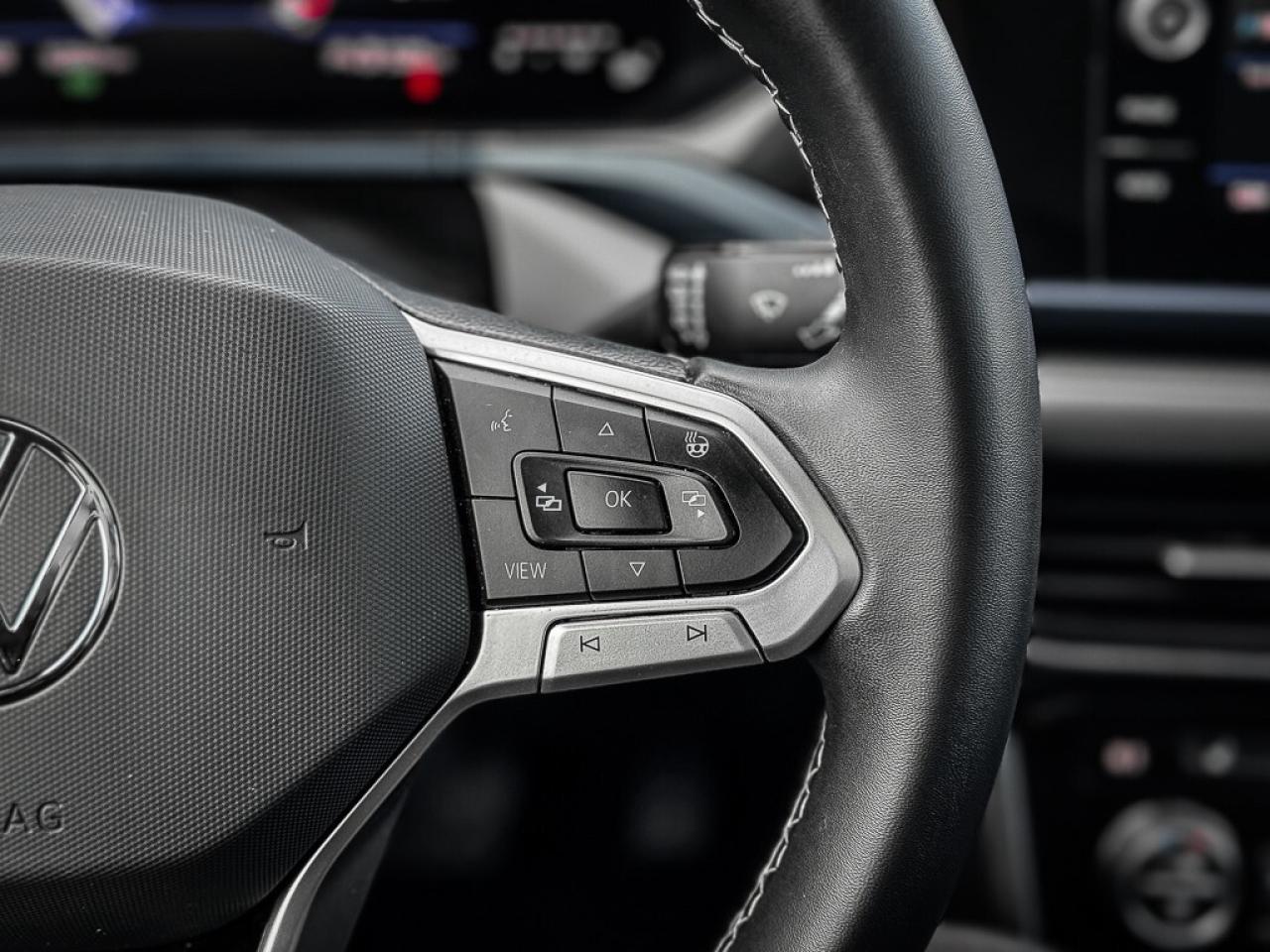 2024 Volkswagen Taos Comfortline   PANO ROOF   HEATED SEATS   CARPLAY Photo