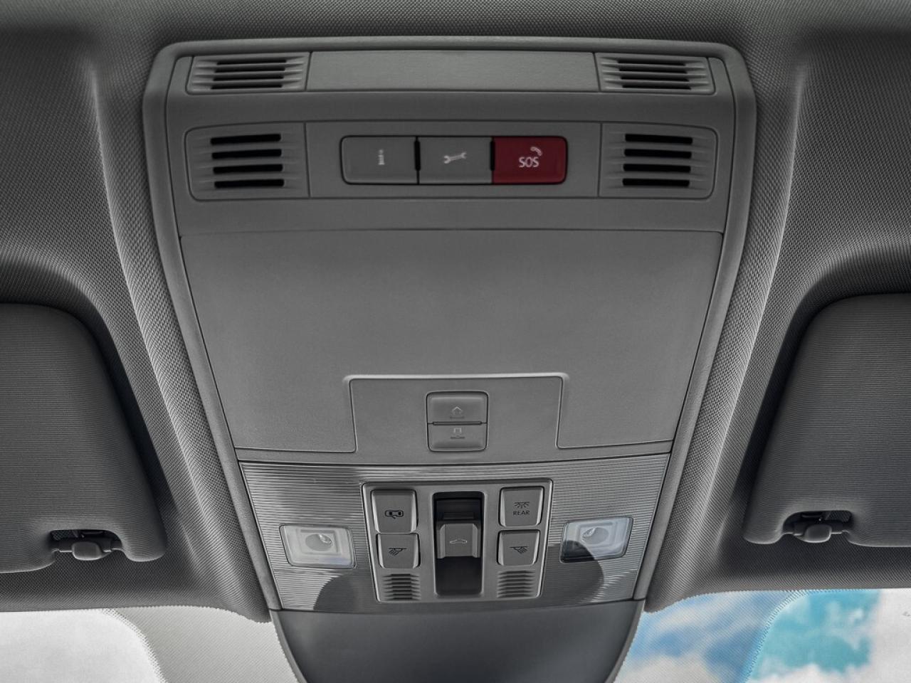 2024 Volkswagen Taos Comfortline   PANO ROOF   HEATED SEATS   CARPLAY Photo