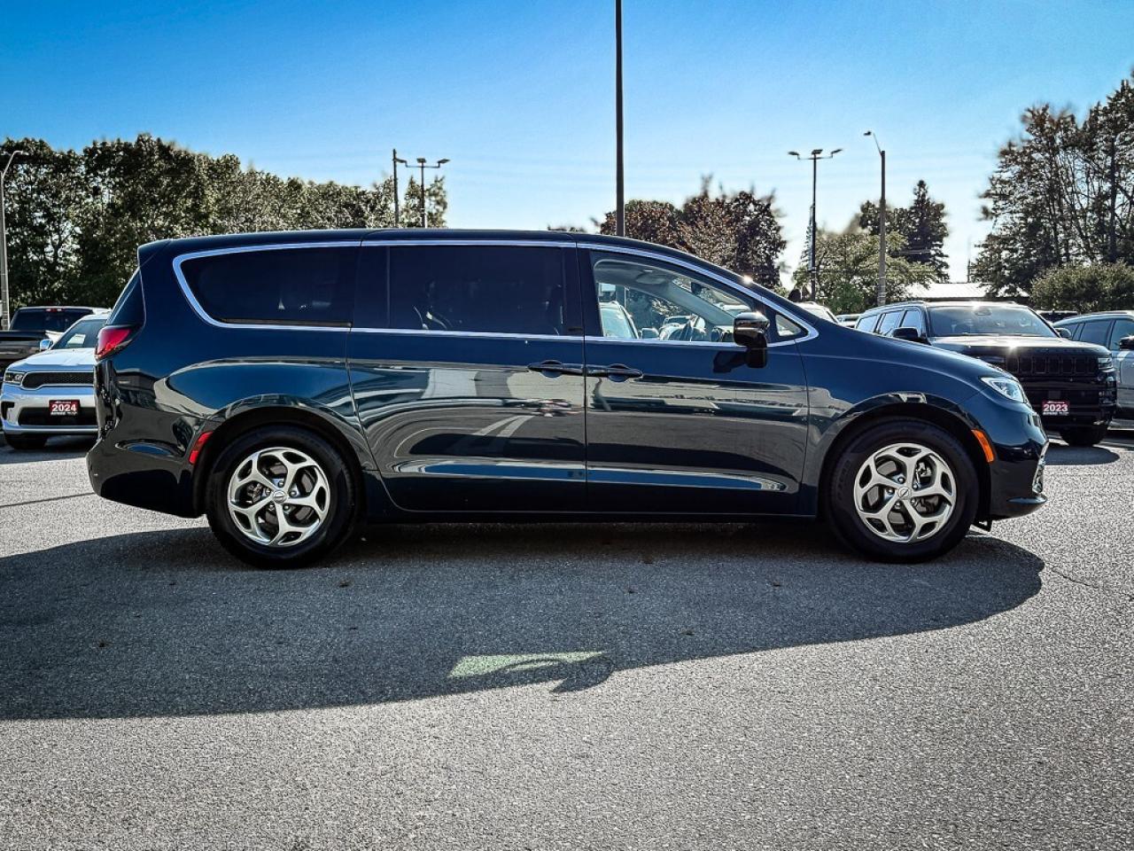 2024 Chrysler Pacifica Limited   PWR DOORS   HEATED/VENTED LEATHER Photo