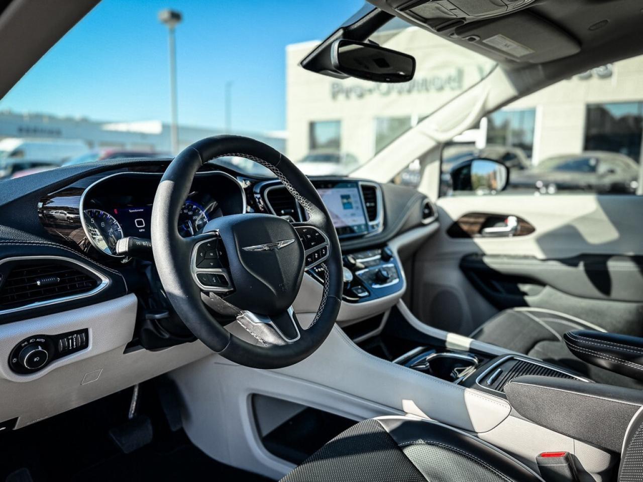 2024 Chrysler Pacifica Limited   PWR DOORS   HEATED/VENTED LEATHER Photo