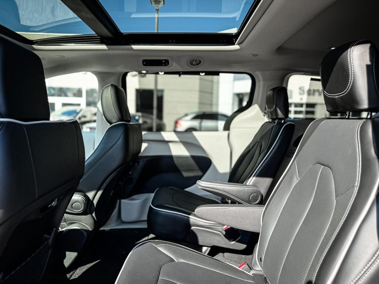 2024 Chrysler Pacifica Limited   PWR DOORS   HEATED/VENTED LEATHER Photo