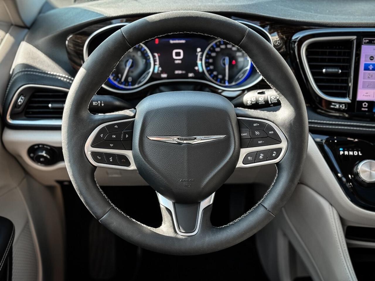 2024 Chrysler Pacifica Limited   PWR DOORS   HEATED/VENTED LEATHER Photo