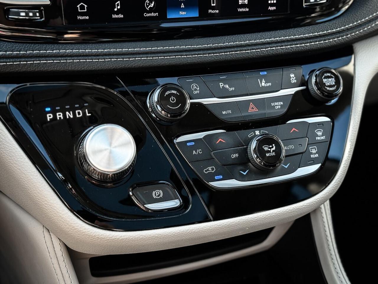 2024 Chrysler Pacifica Limited   PWR DOORS   HEATED/VENTED LEATHER Photo