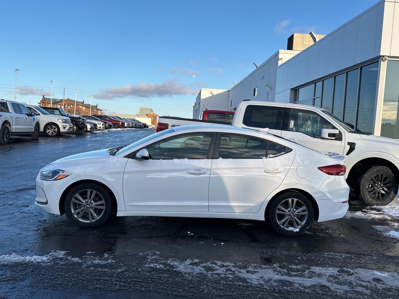 2017 Hyundai Elantra LIMITED 4DR HEATED SEATS WHEEL NAV BLUETOOTH CAM Photo