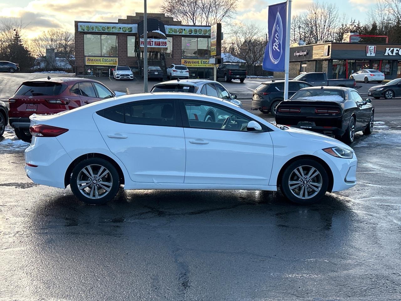 2017 Hyundai Elantra LIMITED 4DR HEATED SEATS WHEEL NAV BLUETOOTH CAM Photo