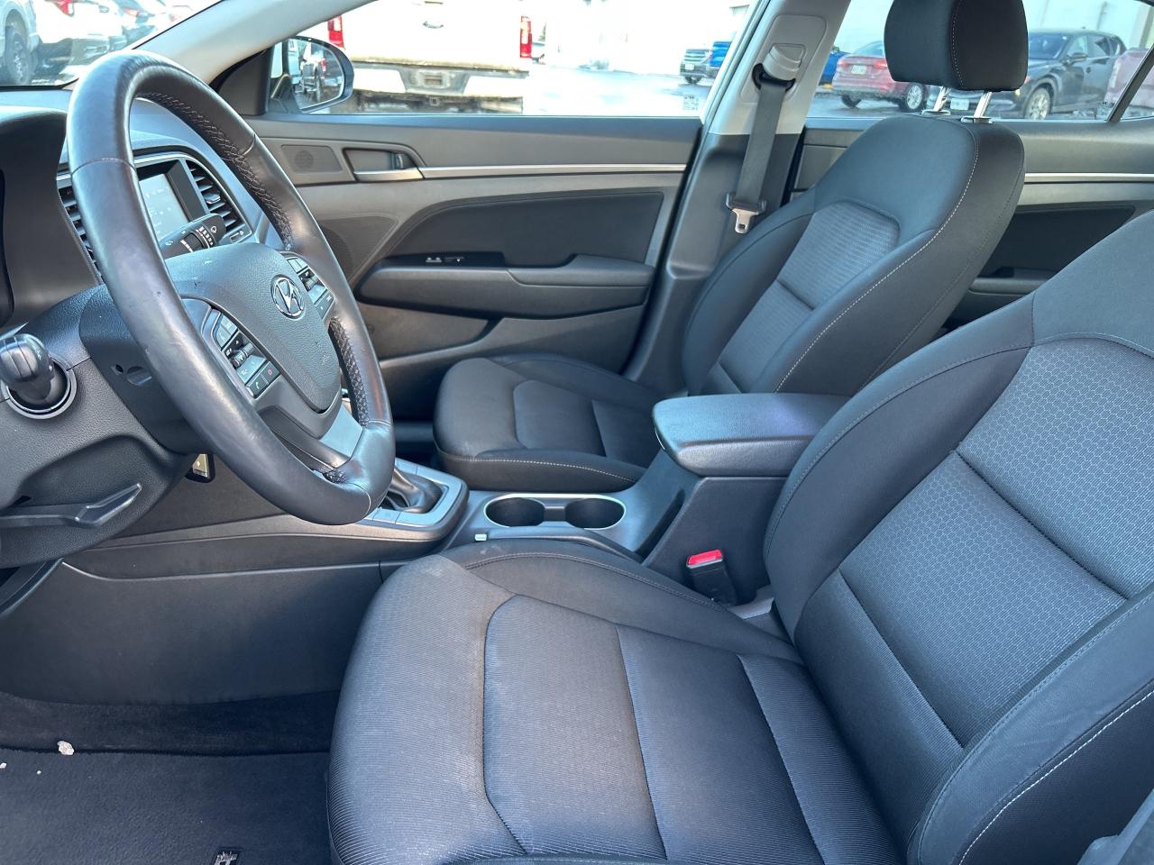 2017 Hyundai Elantra LIMITED 4DR HEATED SEATS WHEEL NAV BLUETOOTH CAM Photo