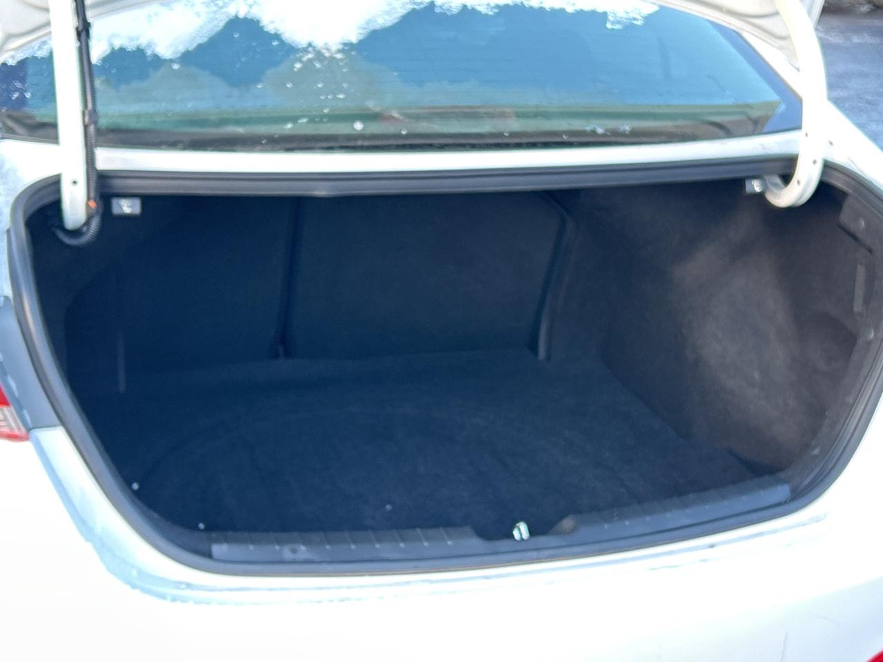 2017 Hyundai Elantra LIMITED 4DR HEATED SEATS WHEEL NAV BLUETOOTH CAM Photo