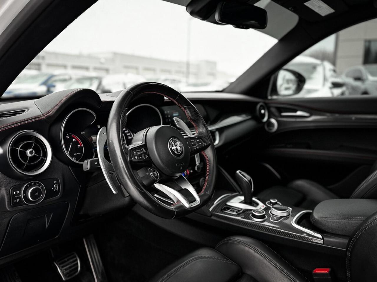 2023 Alfa Romeo Stelvio ti   AWD   PANO ROOF   HARMAN/KARDON AUDIO   REMOT Photo