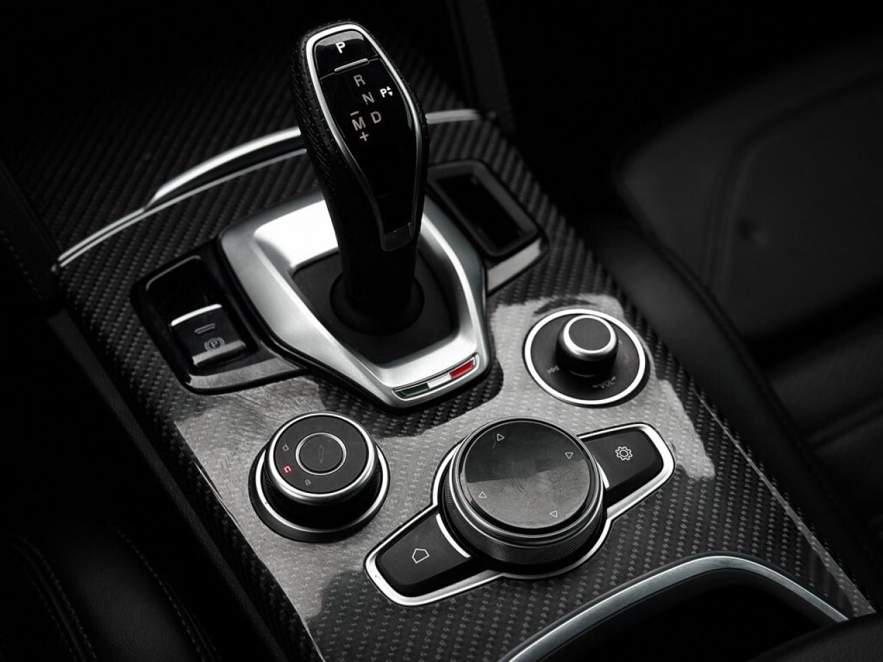 2023 Alfa Romeo Stelvio ti   AWD   PANO ROOF   HARMAN/KARDON AUDIO   REMOT Photo