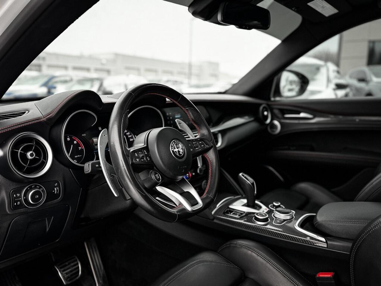 2023 Alfa Romeo Stelvio ti   AWD   PANO ROOF   HARMAN/KARDON AUDIO   REMOT Photo2