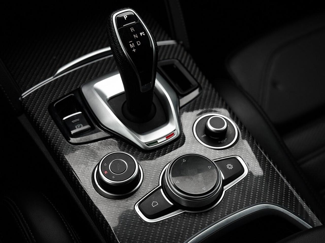 2023 Alfa Romeo Stelvio ti   AWD   PANO ROOF   HARMAN/KARDON AUDIO   REMOT Photo