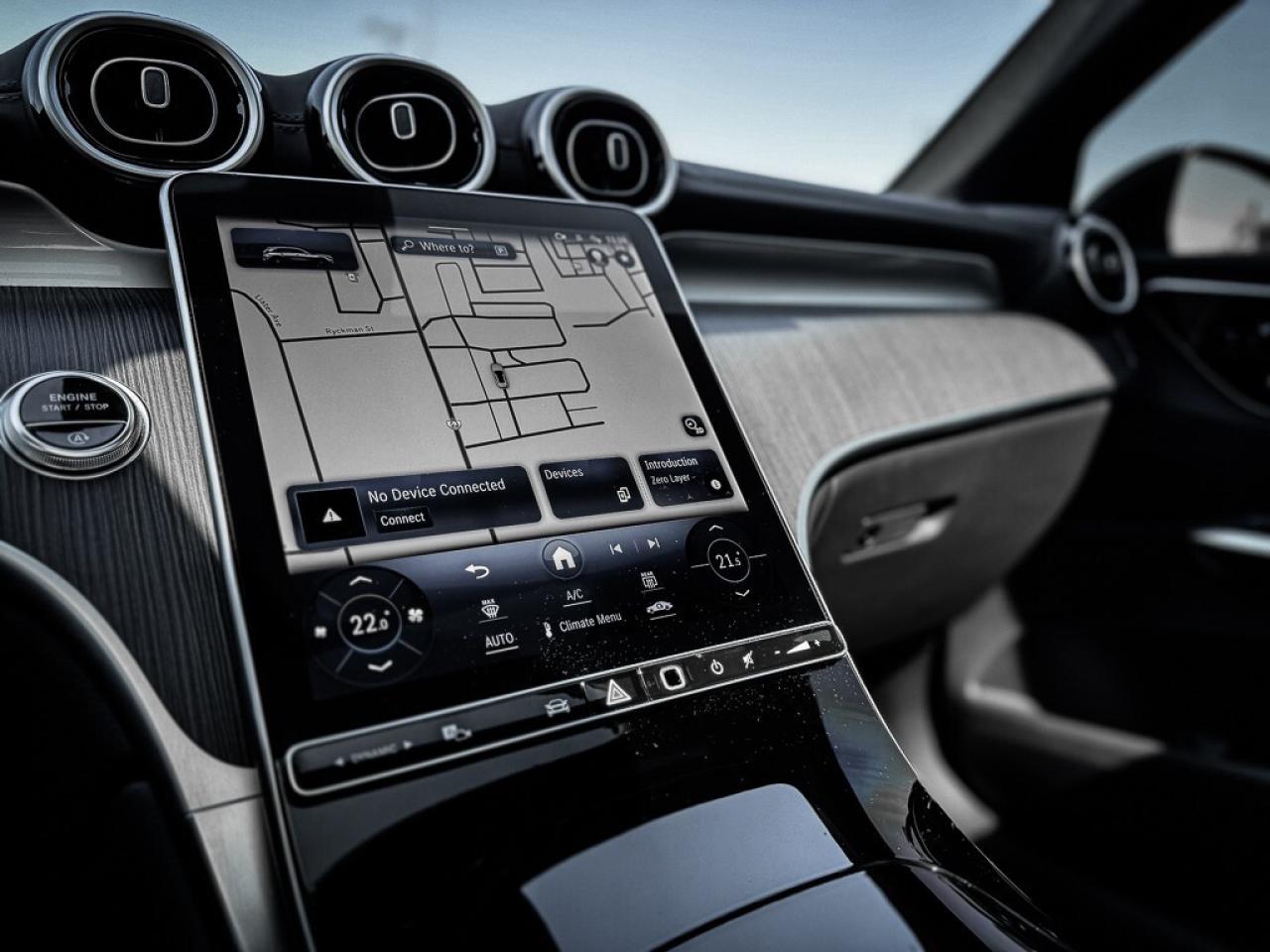 2024 Mercedes-Benz GLC300 HEATED SEATS + WHEEL   CARPLAY   PANO ROOF   BLI Photo