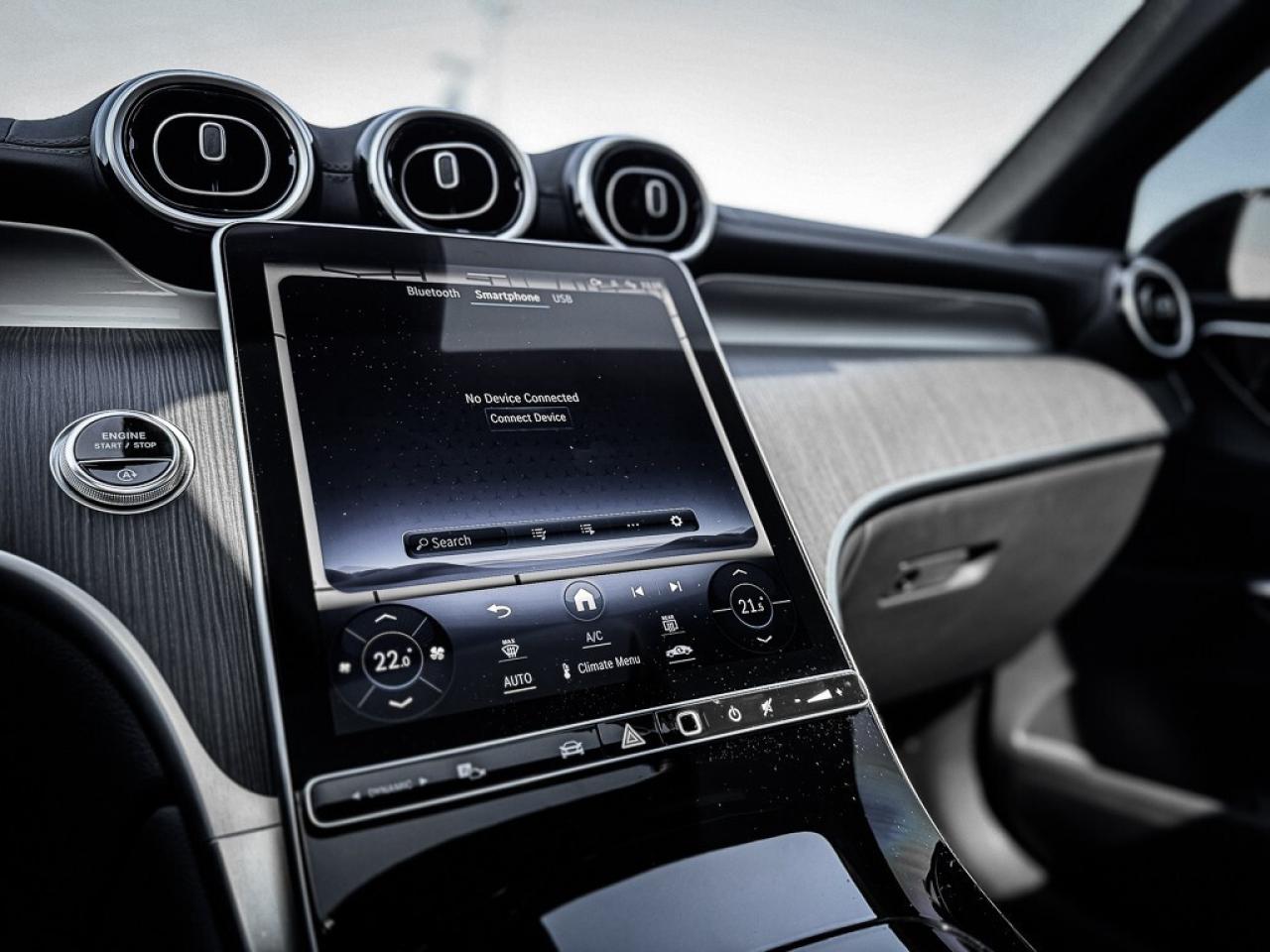 2024 Mercedes-Benz GLC300 HEATED SEATS + WHEEL   CARPLAY   PANO ROOF   BLI Photo