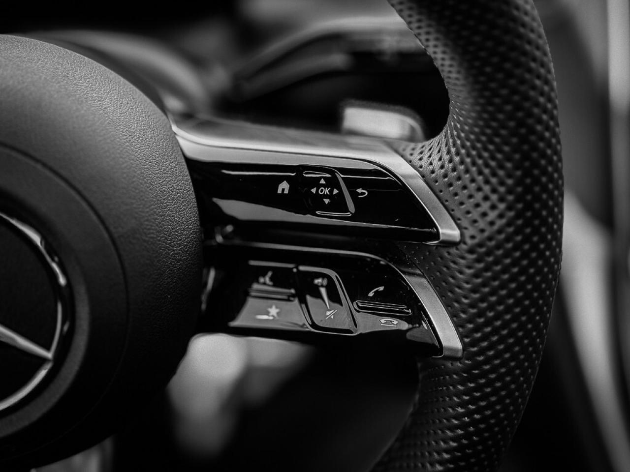 2024 Mercedes-Benz GLC300 HEATED SEATS + WHEEL   CARPLAY   PANO ROOF   BLI Photo