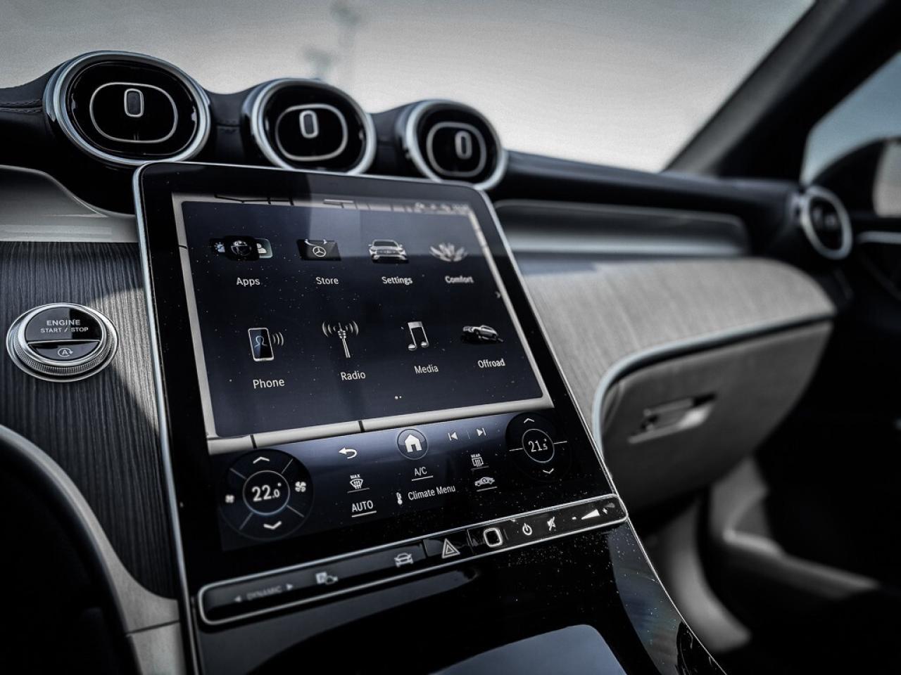 2024 Mercedes-Benz GLC300 HEATED SEATS + WHEEL   CARPLAY   PANO ROOF   BLI Photo