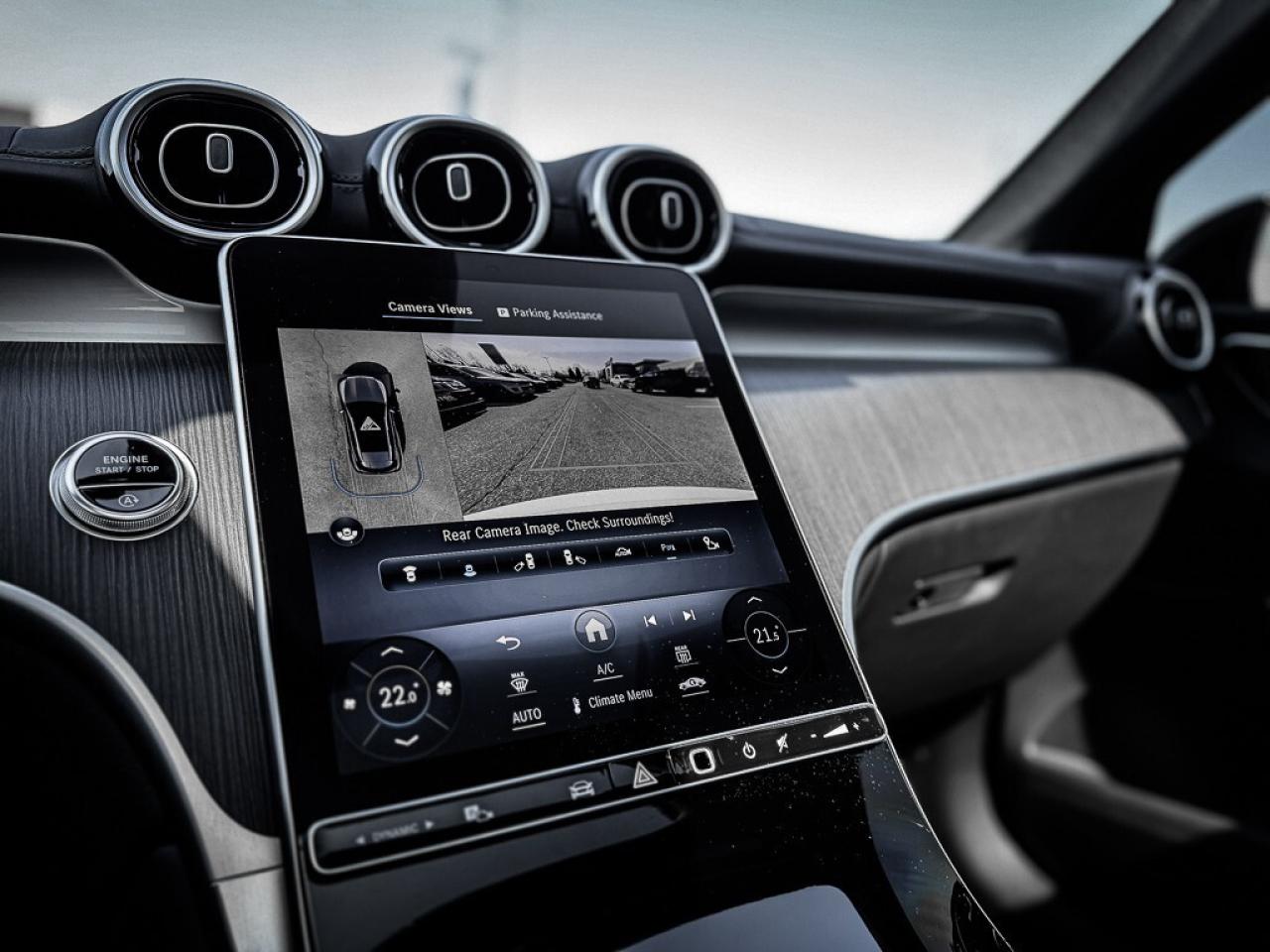 2024 Mercedes-Benz GLC300 HEATED SEATS + WHEEL   CARPLAY   PANO ROOF   BLI Photo