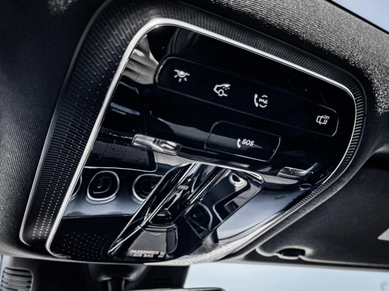 2024 Mercedes-Benz GLC300 HEATED SEATS + WHEEL   CARPLAY   PANO ROOF   BLI Photo