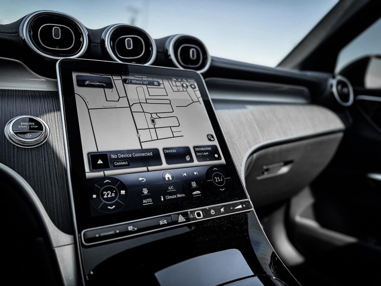 2024 Mercedes-Benz GLC300 HEATED SEATS + WHEEL   CARPLAY   PANO ROOF   BLI Photo