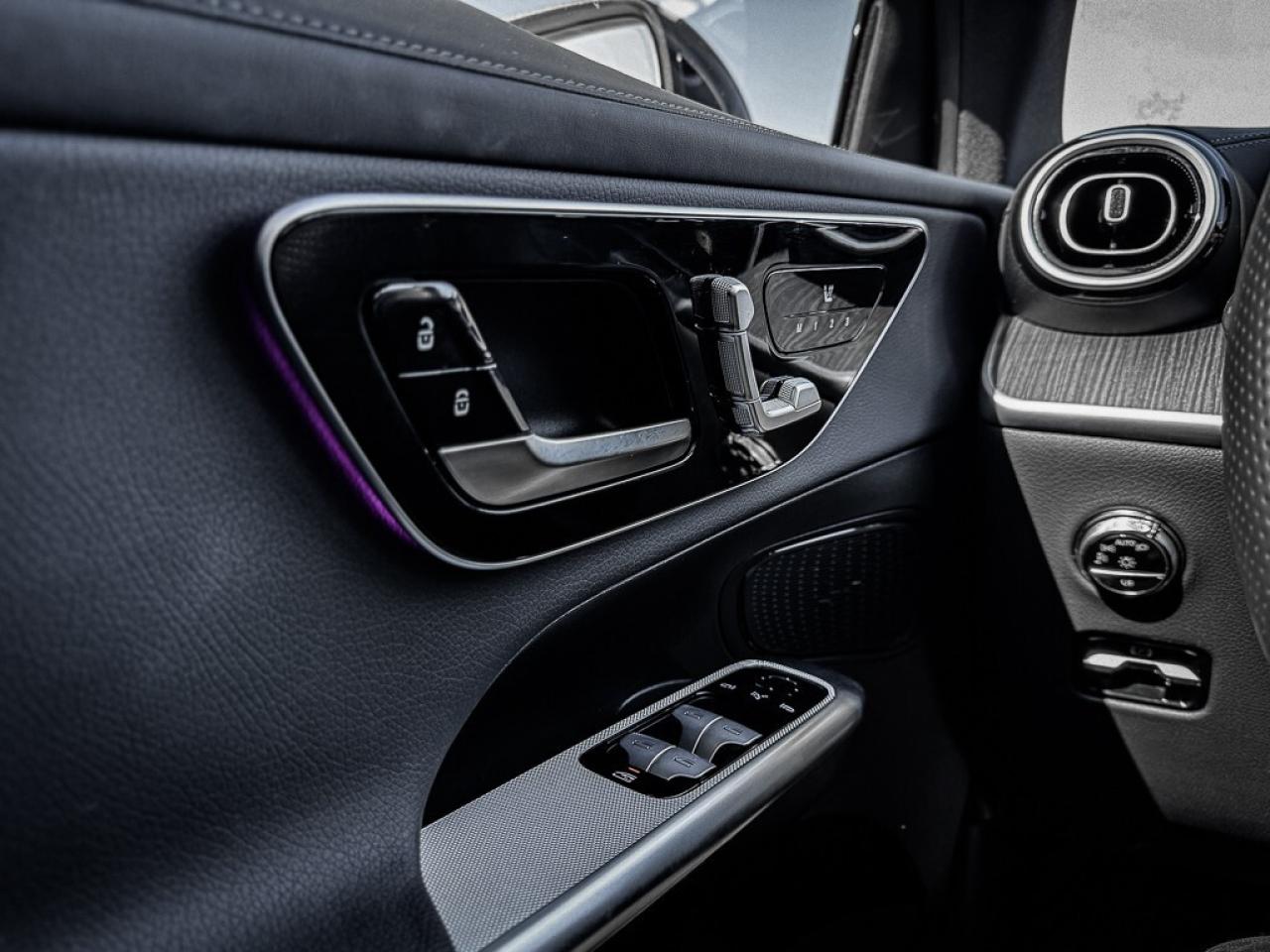 2024 Mercedes-Benz GLC300 HEATED SEATS + WHEEL   CARPLAY   PANO ROOF   BLI Photo