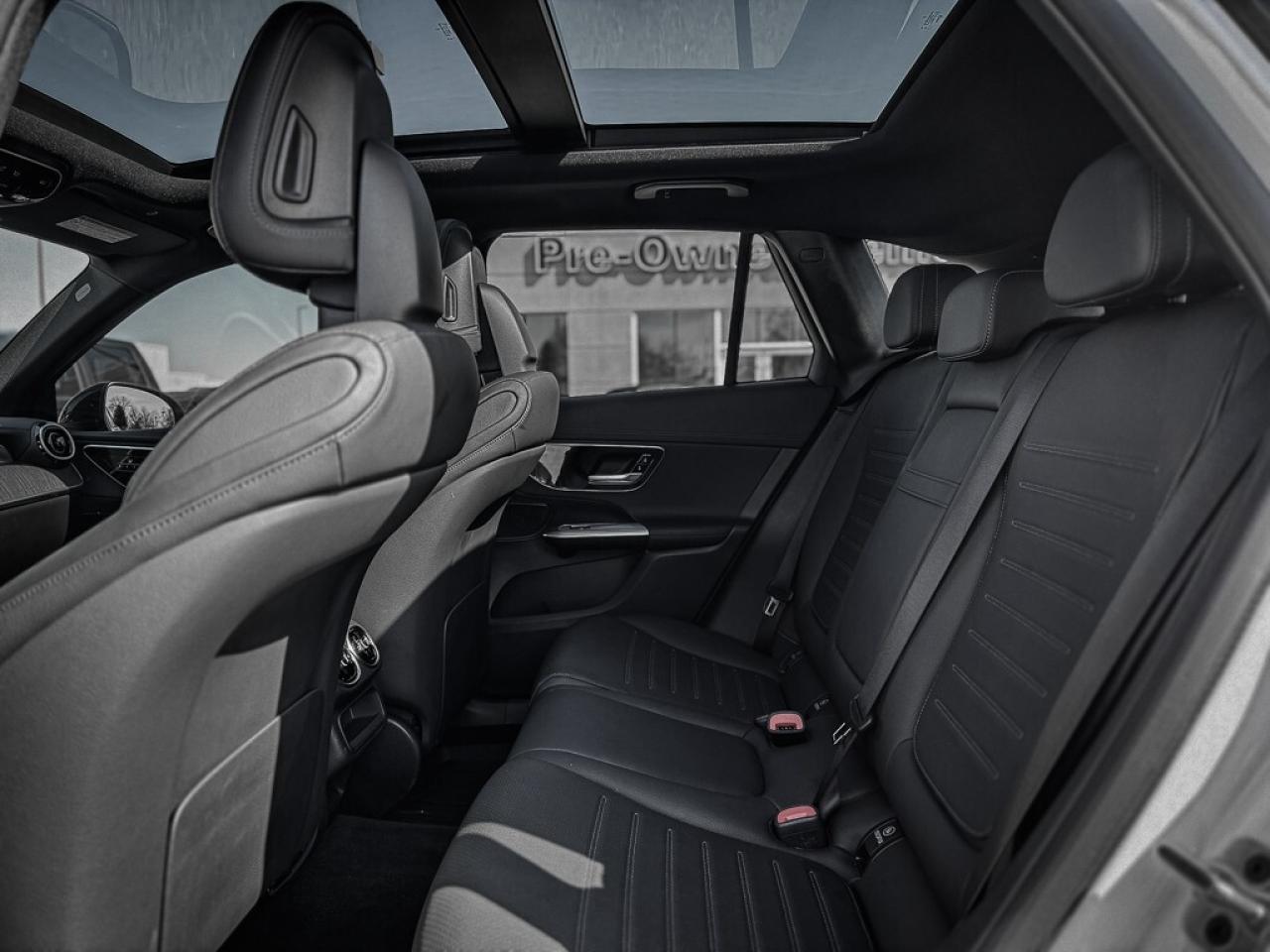 2024 Mercedes-Benz GLC300 HEATED SEATS + WHEEL   CARPLAY   PANO ROOF   BLI Photo