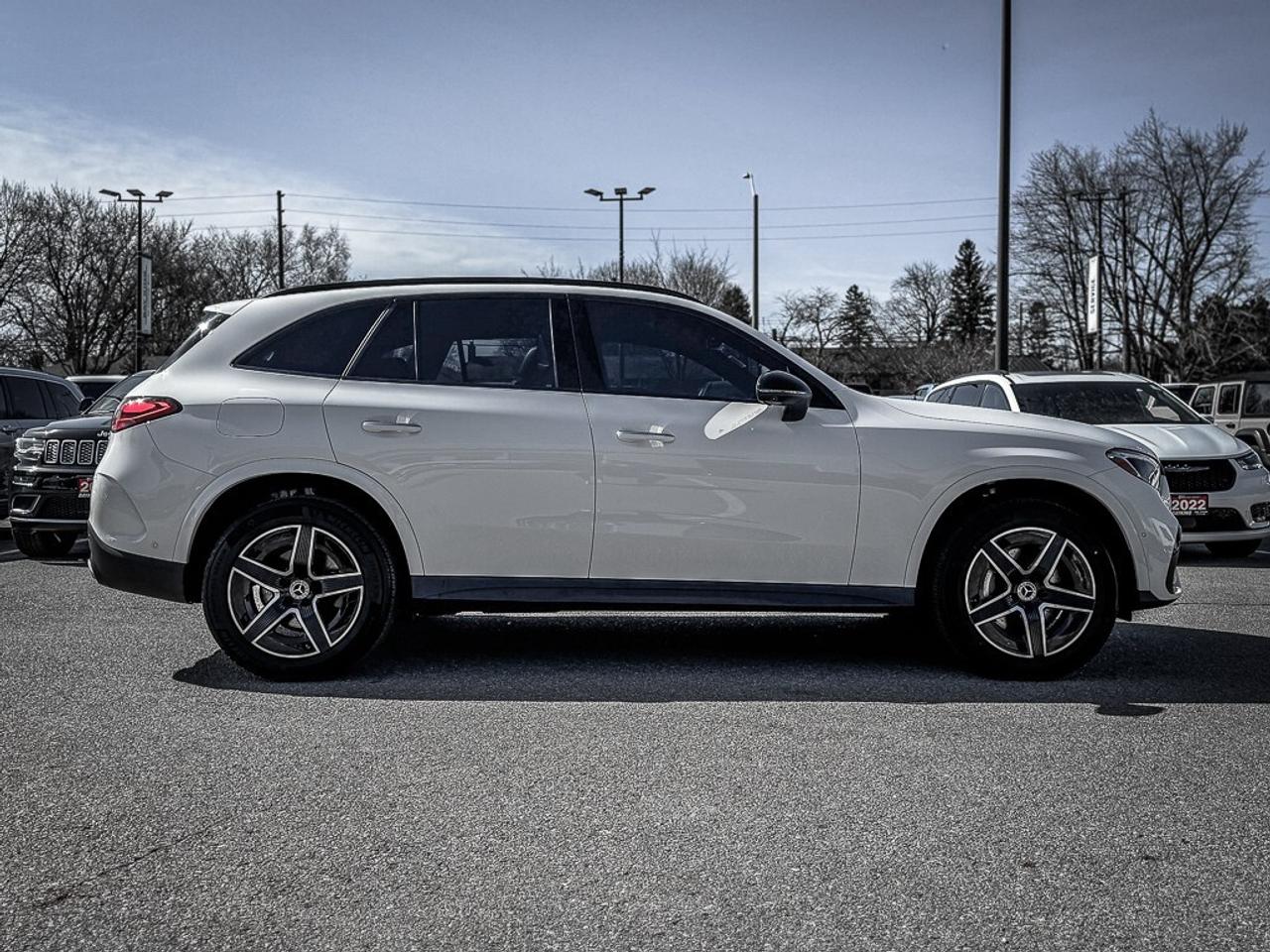 2024 Mercedes-Benz GLC300 HEATED SEATS + WHEEL   CARPLAY   PANO ROOF   BLI Photo3