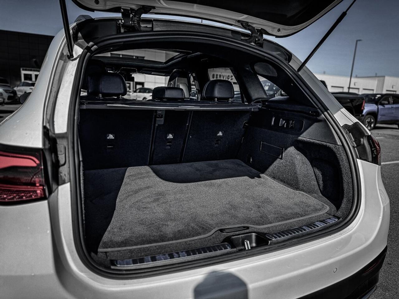 2024 Mercedes-Benz GLC300 HEATED SEATS + WHEEL   CARPLAY   PANO ROOF   BLI Photo